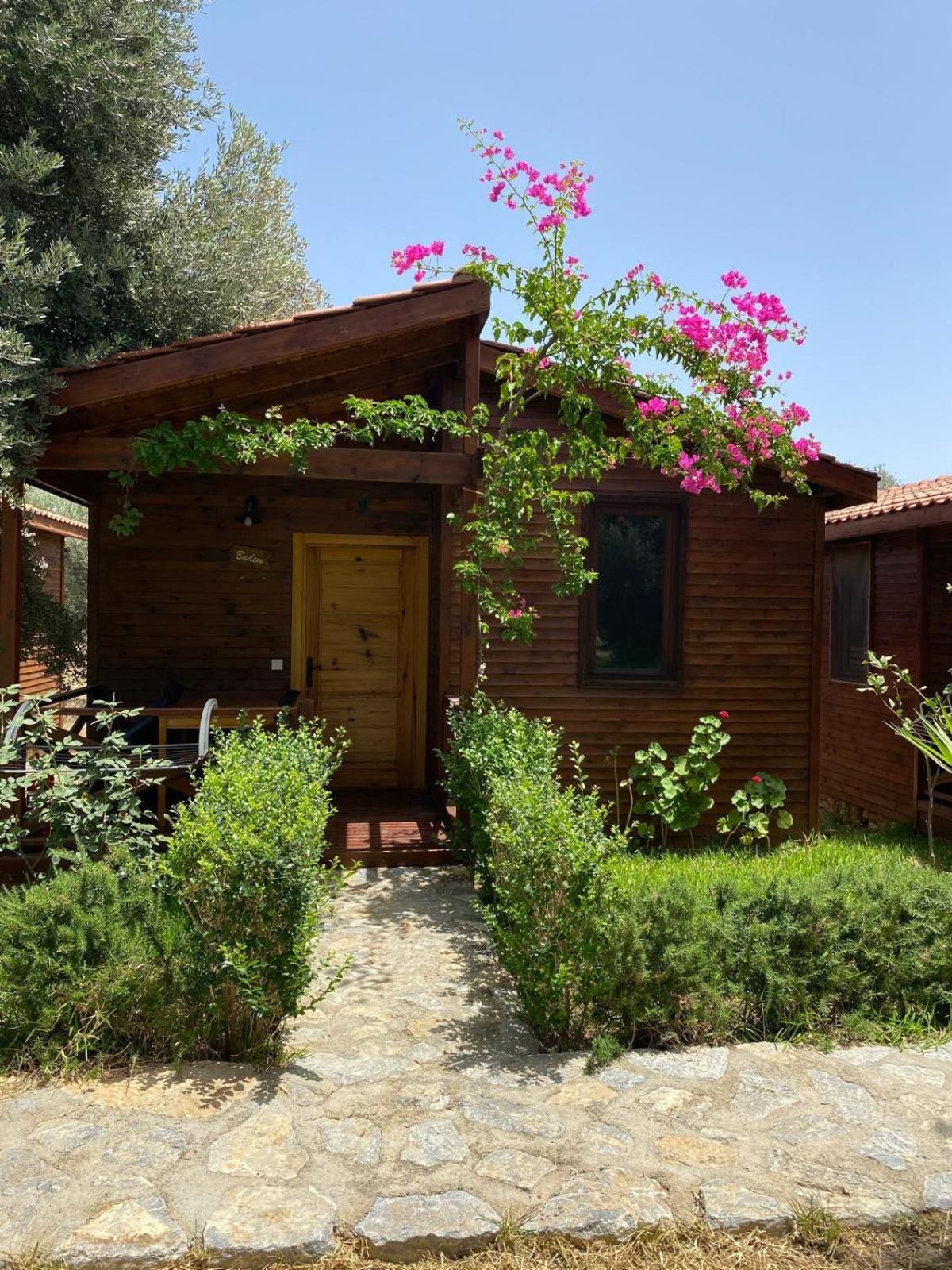 Suzi'Nin Bahcesi Bungalov Evler Datça Esterno foto